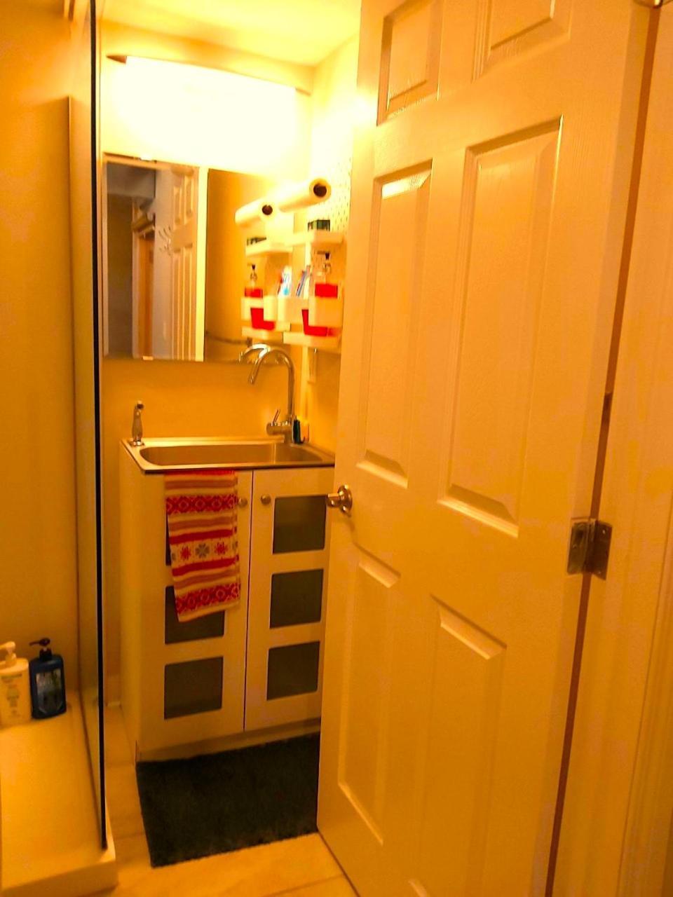 Lovely Comfy Home Private Bath In Central Calgary Extérieur photo