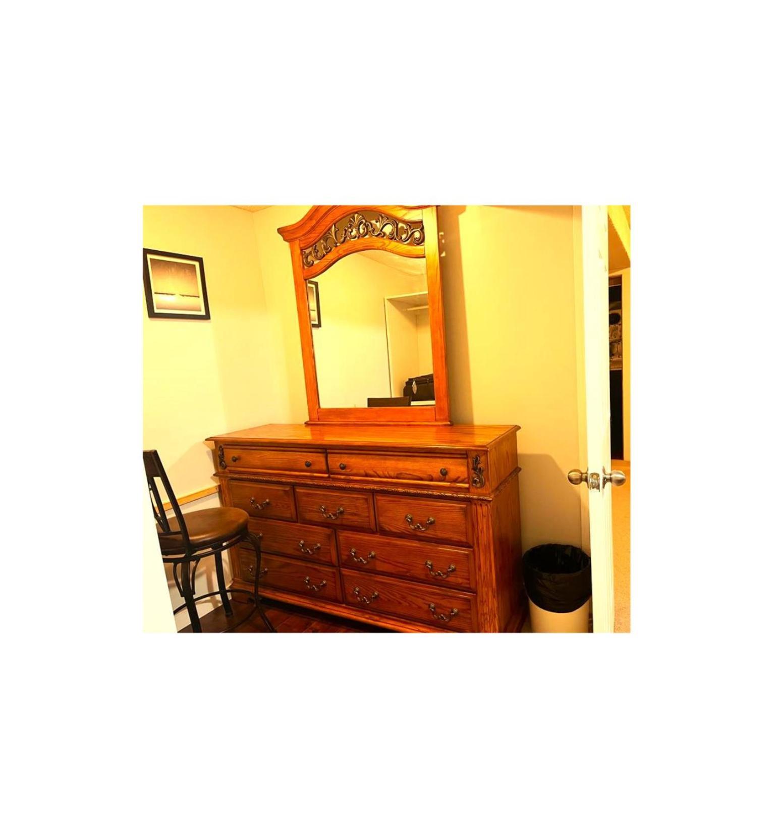 Lovely Comfy Home Private Bath In Central Calgary Extérieur photo
