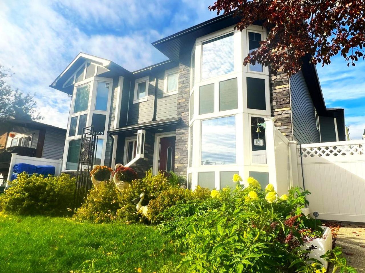 Lovely Comfy Home Private Bath In Central Calgary Extérieur photo